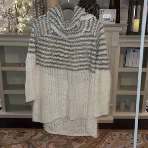 A cute cozy sweater to keep your warm for the summer and fall!